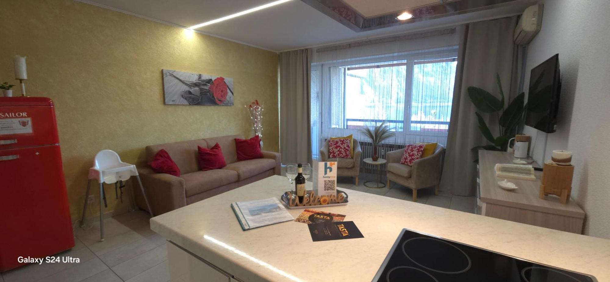 Relax-Lugano Lake Bissone Room photo